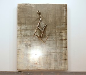 Lawrence Carroll Victory, 2009-2010 291 x 220 x 18 cm olio, cera, tela, lampadine, fili elettrici, giornali, legno 