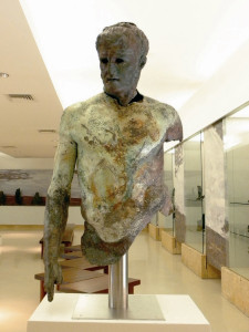  Figura maschile,II secolo a.C.,bronzo, cm 127 x 75 x 49, Brindisi, Museo Archeologico Provinciale “F. Ribezzo”